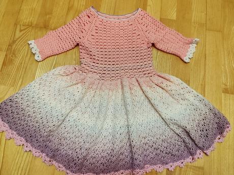 Háčkované šaty, 116