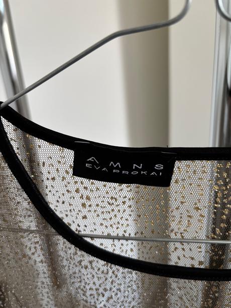 Elegantný top zn. amnesia, s