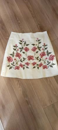 Krásna vyšívaná suknička, veľ. 34, fishbone,34