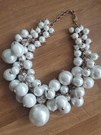 Extravagantný náhrdelník,