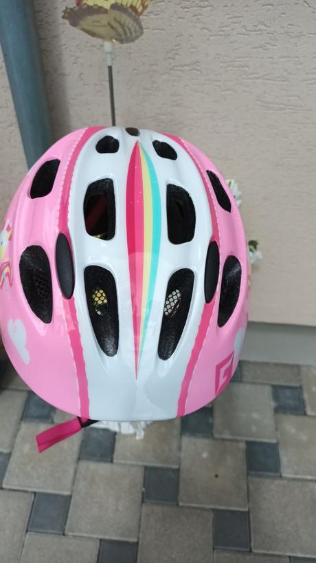 Kvalitná blikajúca značková prilba m 53-58 cm, m