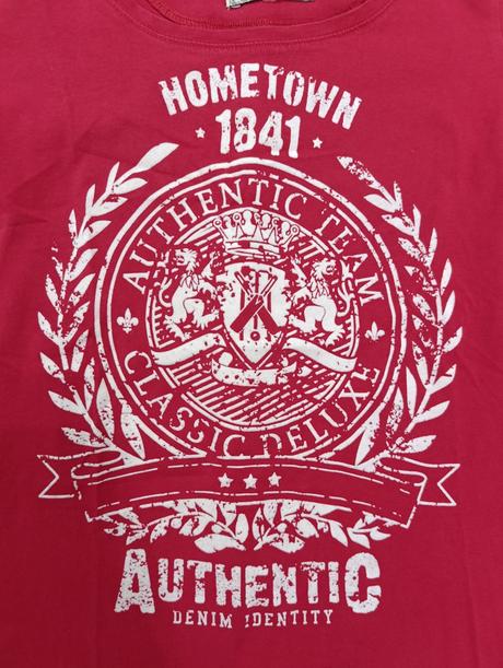 Červené tričko, s