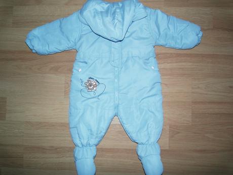 Modrý zimný overal, 74