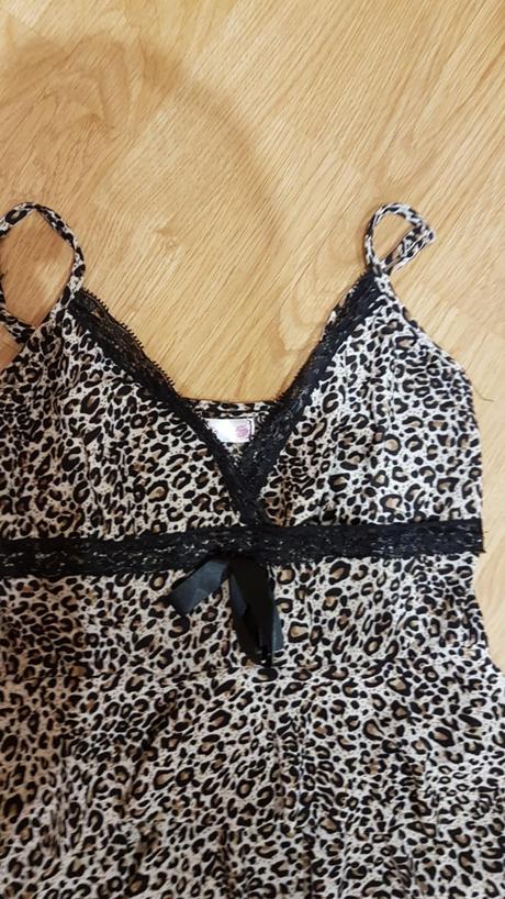 Tigrované šaty v. s, s