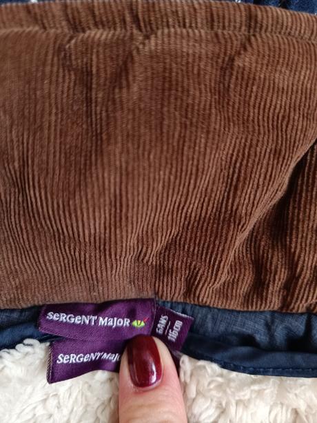 Tmavomodra vetrovka 116, 116