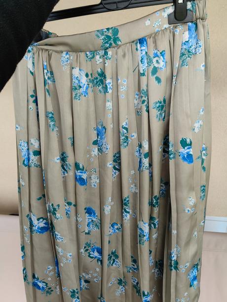 Midi dámska áčková sukňa s /m na gumičku v páse, m