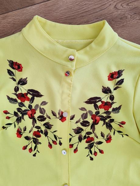 Pekná kvetinová blúzka, m