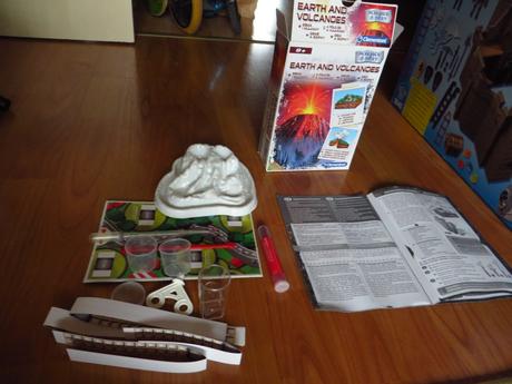 2x náučná hra - planéty a kométy, vulkány - 8+,