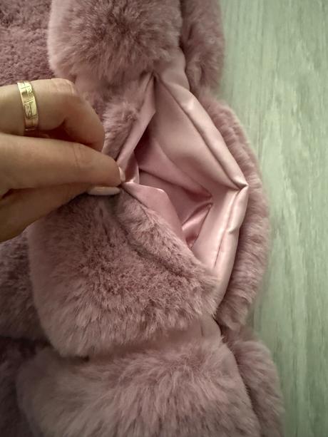 Krátka ružová kožušinová vesta,