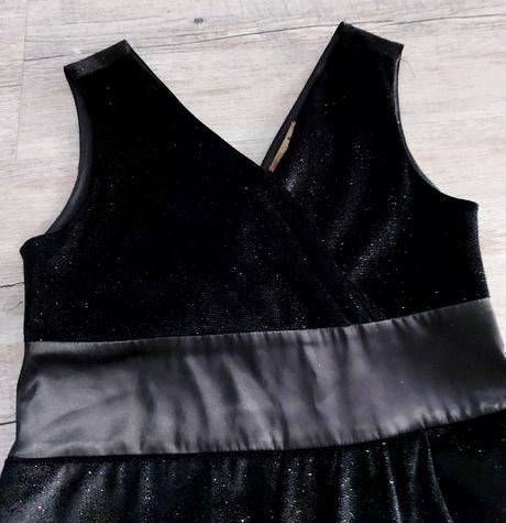 Čierne zamatové trblietavé šaty, 38