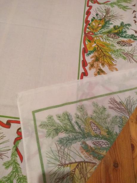 Vianočný obrus retro 130x 143 - 18 eur,