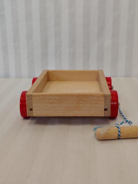 Drevený ťahací vozíček červené kolieska 21x16x5 cm,