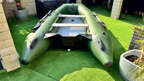 Nafukovací čln kolibri 330d, 