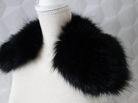Čierny kožušinový golier, 