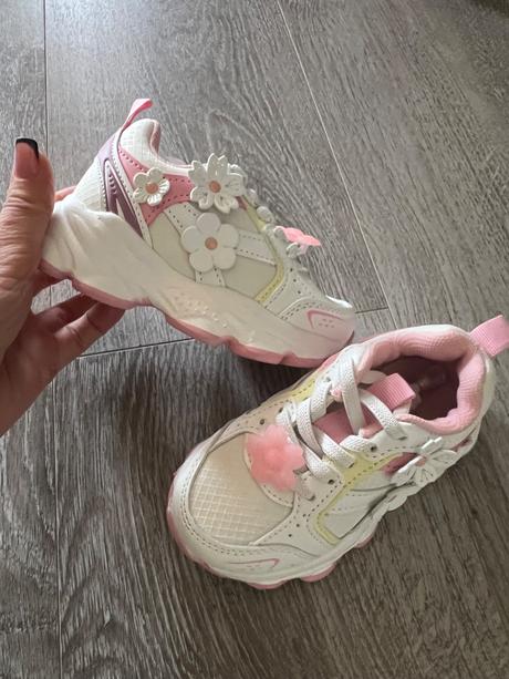 Tenisky s kvetmi, reserved,20