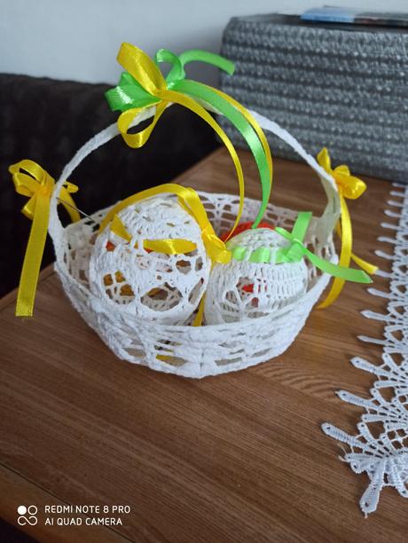 Veľkonočný košík a 4 vajicka,