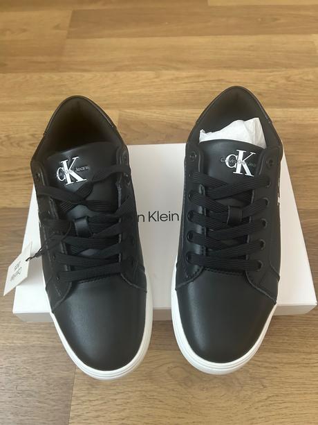 Nové calvin klein, 38