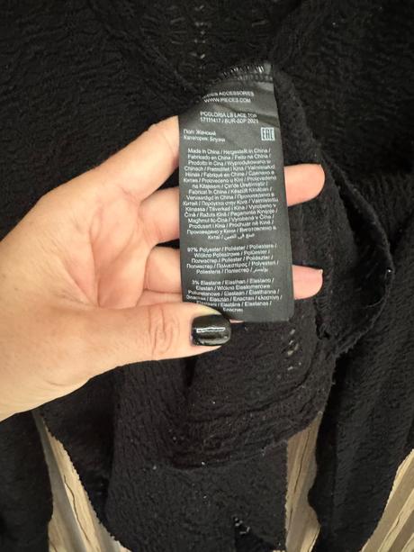 Čierny pulovrík, m