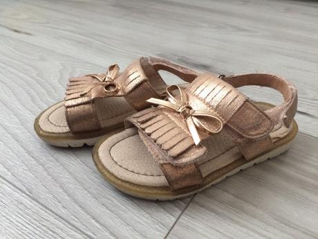 Ružovozlaté sandalky, 27