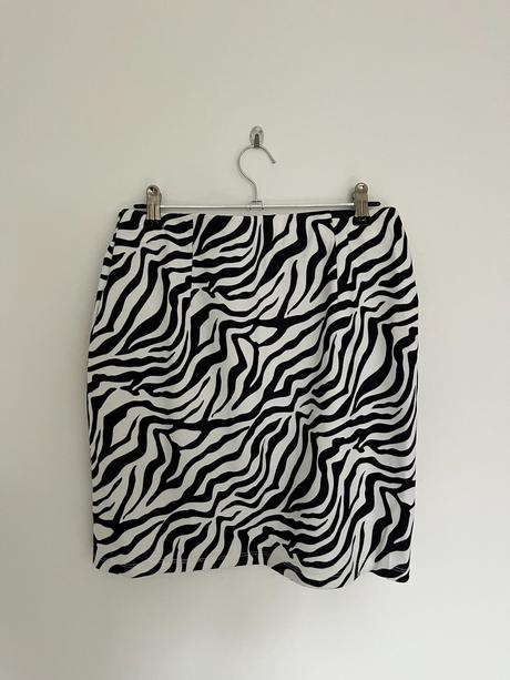 Čiernobiela pruhovaná zebrovaná mini sukna, mohito,m