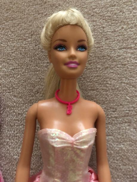 Barbie plus 7 ks oblecenie,