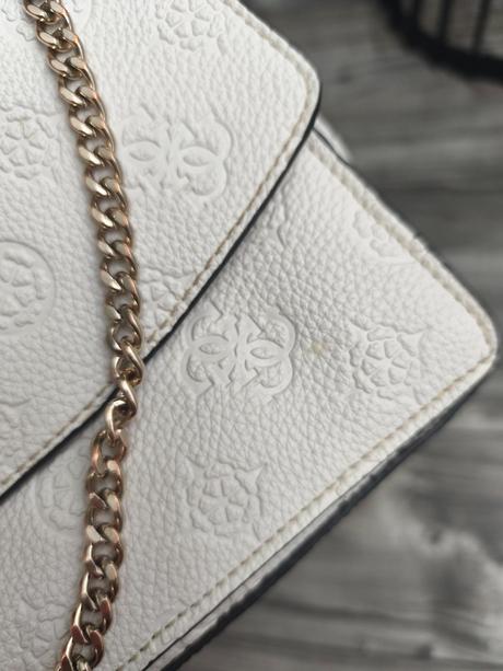 Kabelka guess,