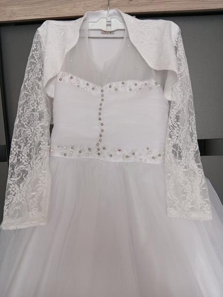 Šaty na prijímanie, 36