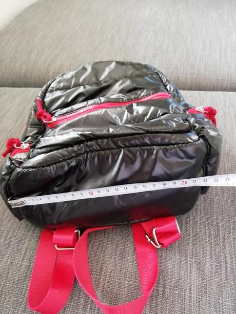 Nový detský lesklý ruksak,