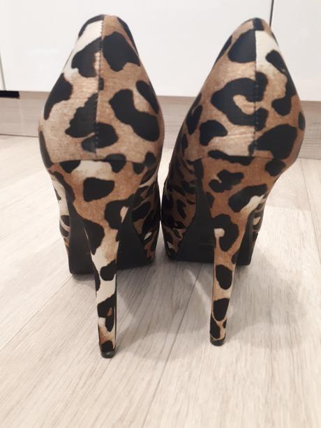 Leo lodicky na platforme 37, 37