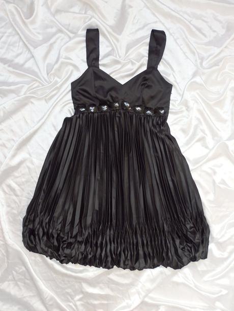 Kvalitne velmi pekne saty na slavnost, 36