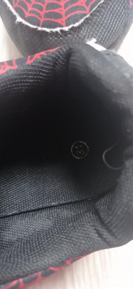 Tenisky spiderman, 31