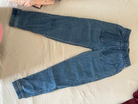 Mix dievčenského oblečenia veľkosti od 122 do 152, 122–134