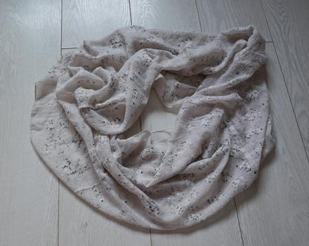 Kvetinkový nákrčník, m