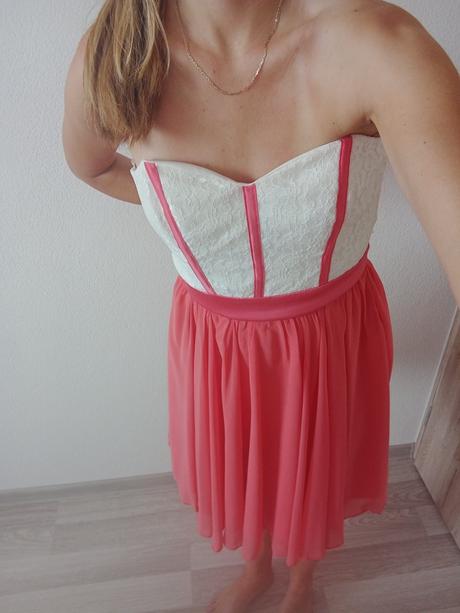 Šaty s nariasenou suknou, s