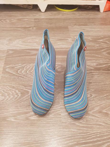 Topánky na opätku, 37