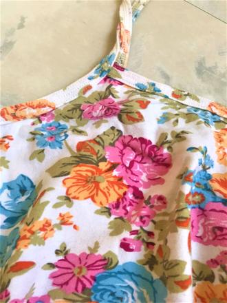 Kvetované tielko, m