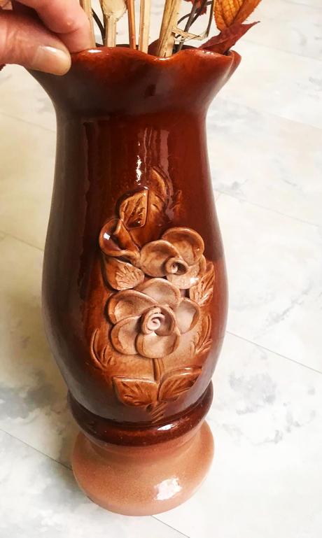 Vysoká plastická zaujímavá váza, 