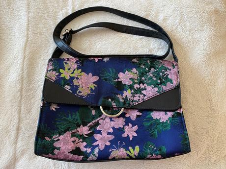 Kabelka atmosphere, atmosphere