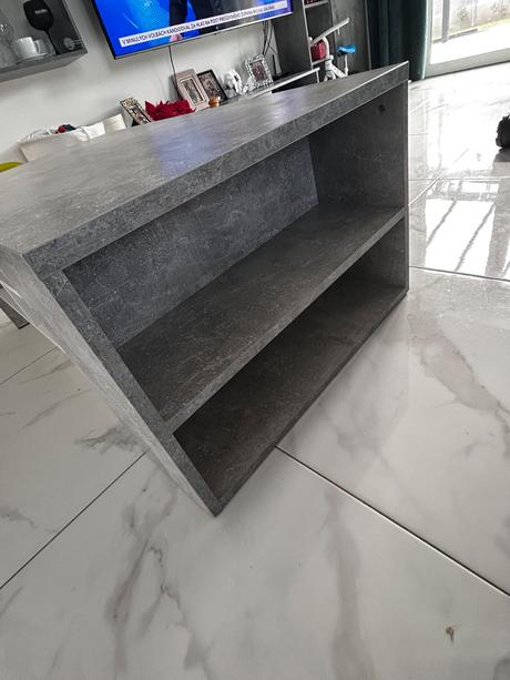 Bielosivy konferenčný stolik, 