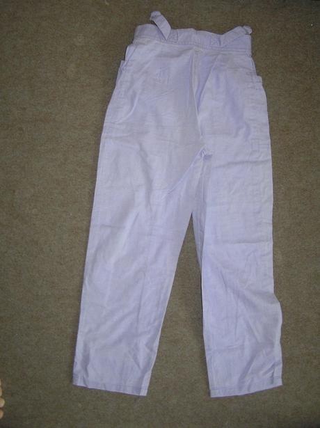 Fialkove nohavice, 134