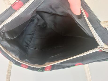 Krasna ceresnickova kabelka, 