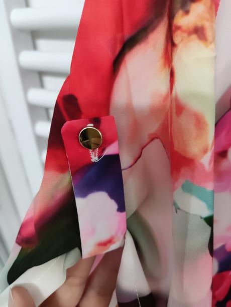 Kvetovana blúzka, 46