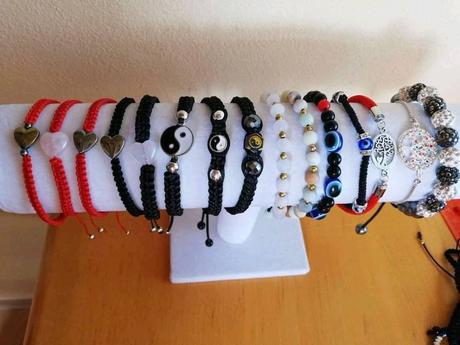 Handmade náramky, kľúčenky, talizman do auta, 