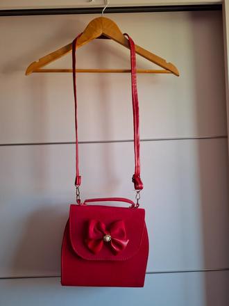 Dámska červená kabelka, 