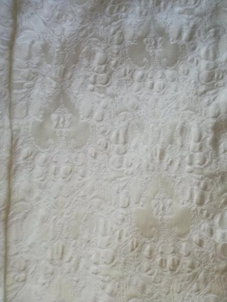 Nohavice s plastickým vzorom, s