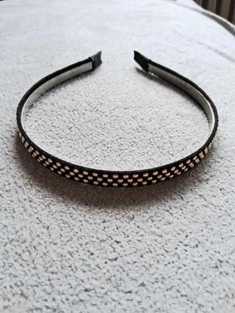 Vybíjaná čelenka ako nová, 