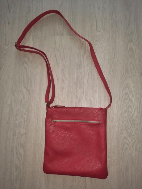 Červená crossbody kabelka, avon