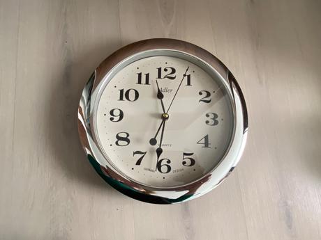 Hodiny nástenné zn. quartz, 