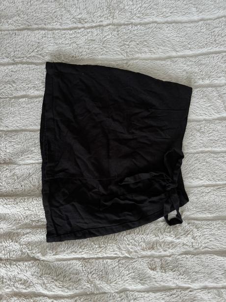 Čierna mini sukňa s mašľou, xs