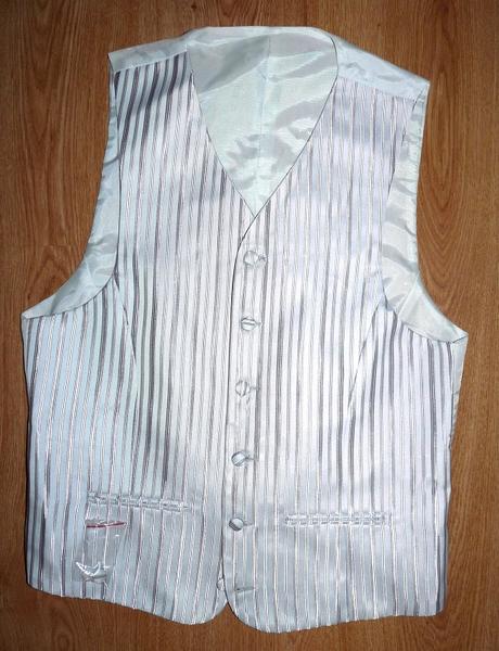 Slavnostna vesta, 48